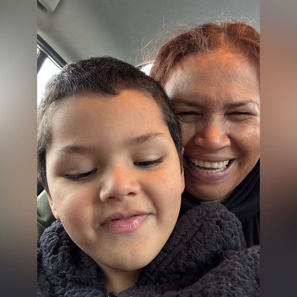 Meet your Poshers - Picture 3 of 6